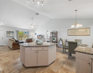 301 Se 30th Terrace - Photo Thumbnail 7