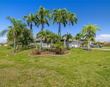 301 Se 30th Terrace - Photo Thumbnail 2