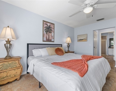301 Se 30th Terrace - Photo Thumbnail 14