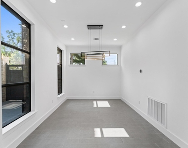10070 Cedardale Drive - Photo Thumbnail 7
