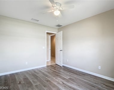 1726 Trafalgar Parkway - Photo Thumbnail 28