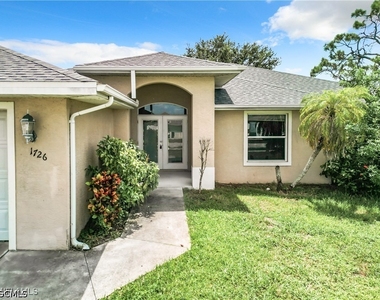 1726 Trafalgar Parkway - Photo Thumbnail 4