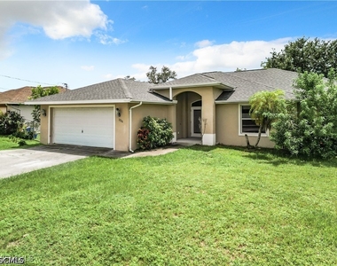1726 Trafalgar Parkway - Photo Thumbnail 2