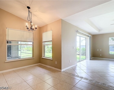 1726 Trafalgar Parkway - Photo Thumbnail 13