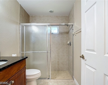 1726 Trafalgar Parkway - Photo Thumbnail 30
