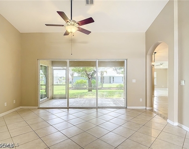 1726 Trafalgar Parkway - Photo Thumbnail 20