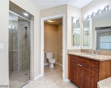 1726 Trafalgar Parkway - Photo Thumbnail 25