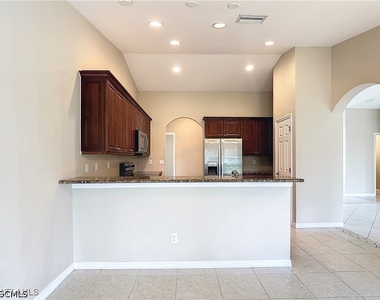 1726 Trafalgar Parkway - Photo Thumbnail 15