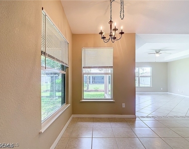 1726 Trafalgar Parkway - Photo Thumbnail 12