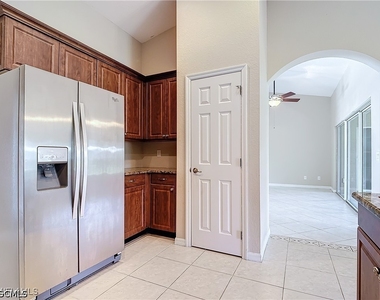 1726 Trafalgar Parkway - Photo Thumbnail 8