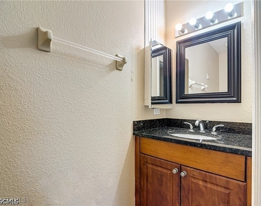 1726 Trafalgar Parkway - Photo Thumbnail 33