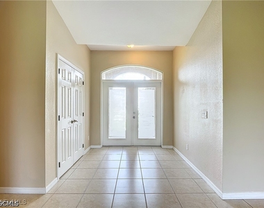 1726 Trafalgar Parkway - Photo Thumbnail 5