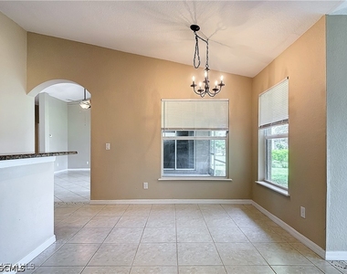 1726 Trafalgar Parkway - Photo Thumbnail 14