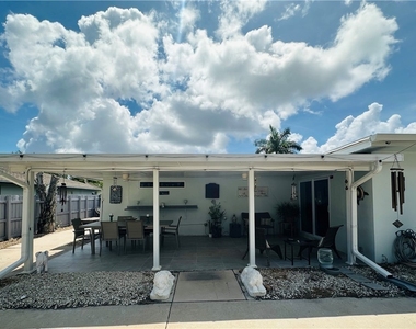 1495 Cranville R Square - Photo Thumbnail 8