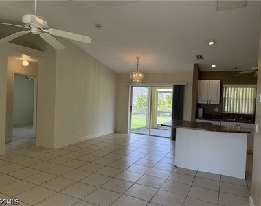 305 Nw 22nd Place - Photo Thumbnail 4