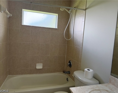 305 Nw 22nd Place - Photo Thumbnail 14