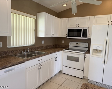 305 Nw 22nd Place - Photo Thumbnail 5
