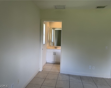 305 Nw 22nd Place - Photo Thumbnail 8