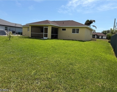 305 Nw 22nd Place - Photo Thumbnail 2
