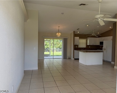 305 Nw 22nd Place - Photo Thumbnail 3