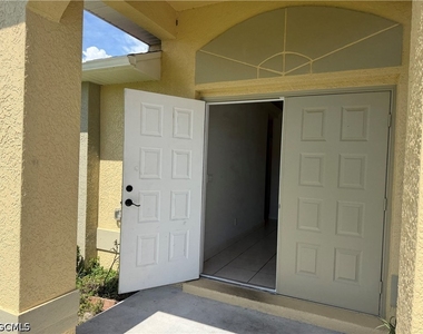 305 Nw 22nd Place - Photo Thumbnail 1