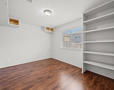 2746 Grahamwood Lane - Photo Thumbnail 11