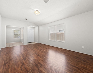 2746 Grahamwood Lane - Photo Thumbnail 4