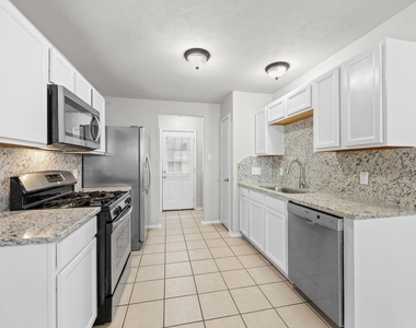2746 Grahamwood Lane - Photo Thumbnail 8