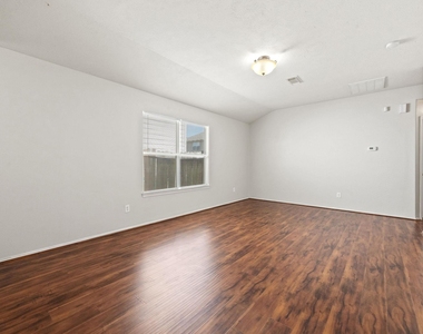 2746 Grahamwood Lane - Photo Thumbnail 3