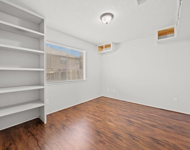 2746 Grahamwood Lane - Photo Thumbnail 12