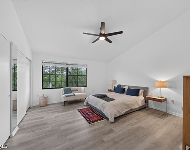 823 Meadowland Drive - Photo Thumbnail 11