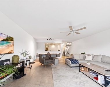 823 Meadowland Drive - Photo Thumbnail 10