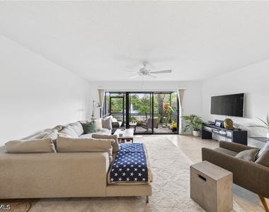 823 Meadowland Drive - Photo Thumbnail 7
