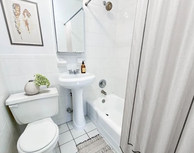 330 East 93rd Street - Photo Thumbnail 2