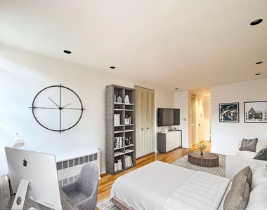 330 East 93rd Street - Photo Thumbnail 3