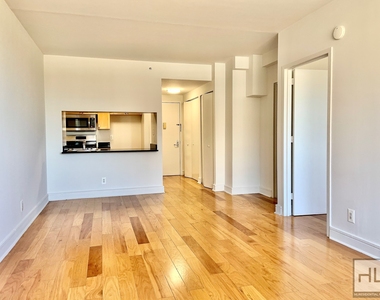 West 96th Street - Photo Thumbnail 1