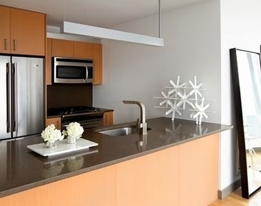 Spruce Street - Photo Thumbnail 4