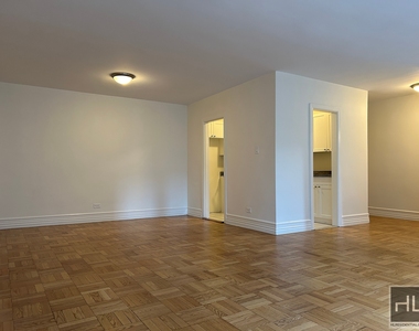 East 79th Street - Photo Thumbnail 4