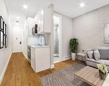 East 80th Street - Photo Thumbnail 3