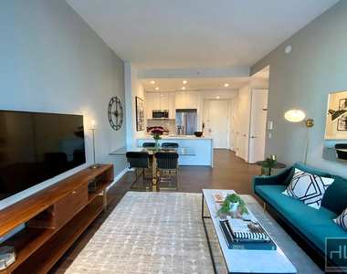 West 36th Street - Photo Thumbnail 1