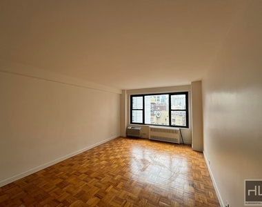 Fourth Avenue - Photo Thumbnail 2