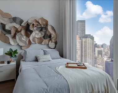 East 44th Street - Photo Thumbnail 2