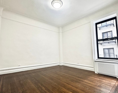 West 72 Street - Photo Thumbnail 3