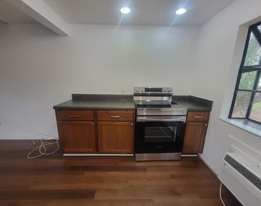 2142 Bradford Street - Photo Thumbnail 2