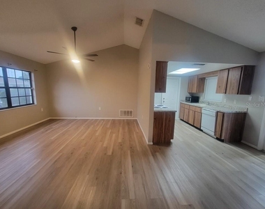 1305 Calamondin Drive - Photo Thumbnail 5