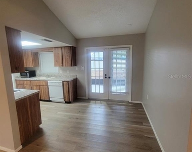 1305 Calamondin Drive - Photo Thumbnail 4