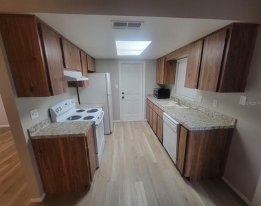 1305 Calamondin Drive - Photo Thumbnail 6