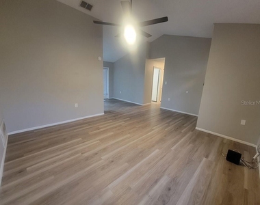 1305 Calamondin Drive - Photo Thumbnail 3