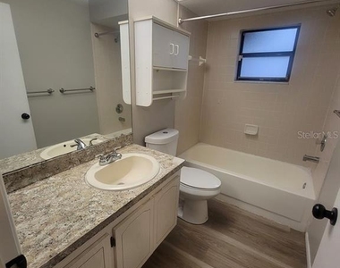 1305 Calamondin Drive - Photo Thumbnail 12