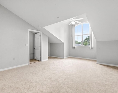 5009 Sunridge Palms Drive - Photo Thumbnail 5